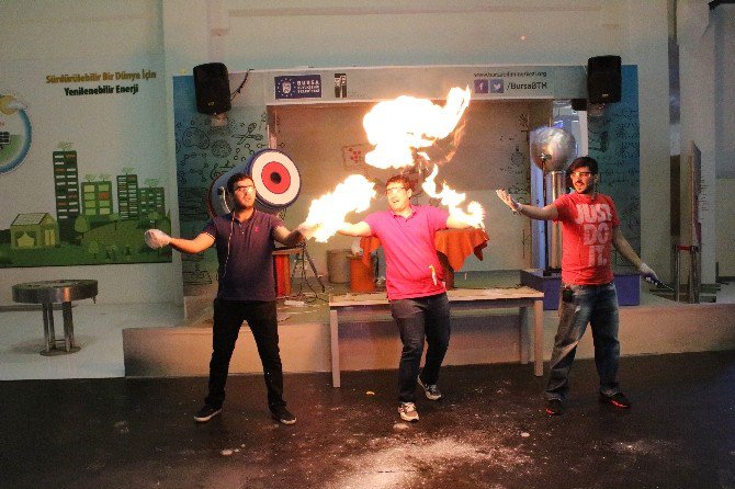 2 Bin Atık Pet Şişeden Araba Yaptılar