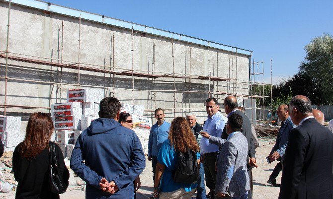 Yılmaz Güney Sahnesi Hızla Yükseliyor