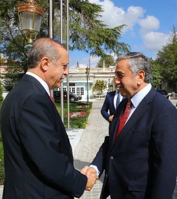 Cumhurbaşkanı Erdoğan, Mustafa Akıncı İle Bir Araya Geldi