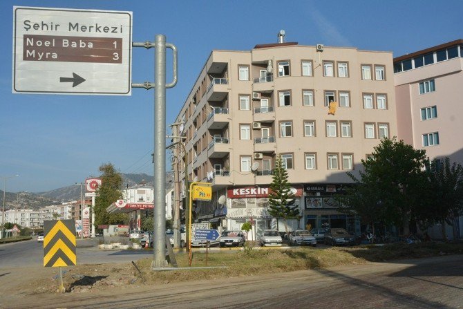 Demre Girişindeki Likya Lahitleri Kaldırıldı