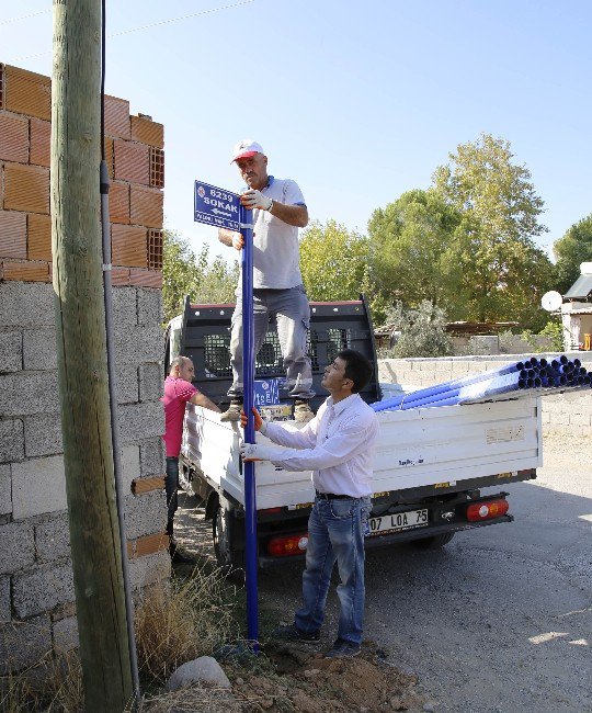 Döşemealtı’nda Cadde Ve Sokak Levhaları Yenileniyor