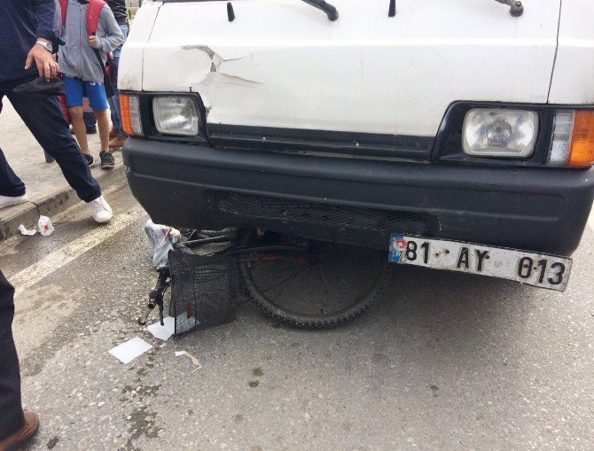 Minibüs İle Bisikletlinin Karıştığı Kazada 1 Kişi Yaralandı