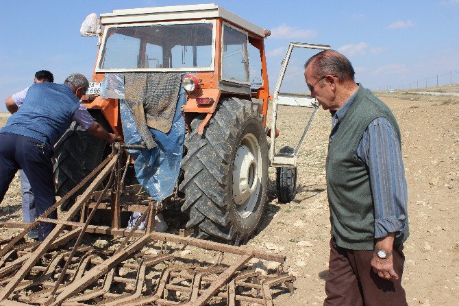 Kullandığı Traktörün Altında Kalarak Öldü