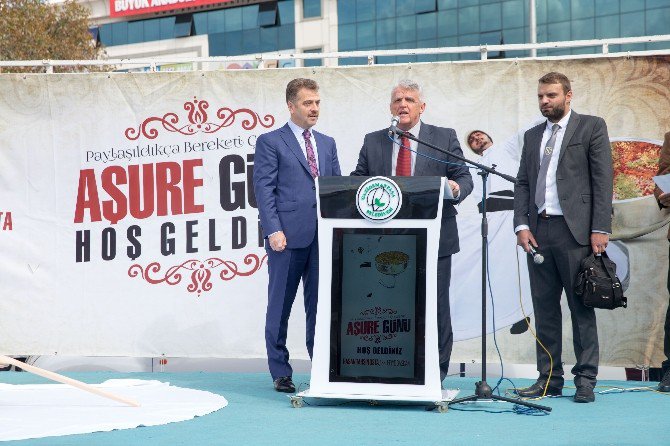 Gaziosmanpaşa’da Binlerce Vatandaşa Aşure İkram Edildi