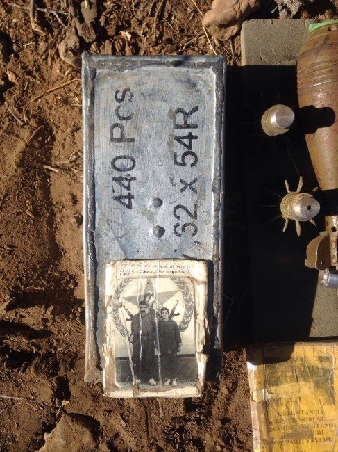 Hakkari Kovan Tepe’de Teröristlerin Cephaneliği Bulundu