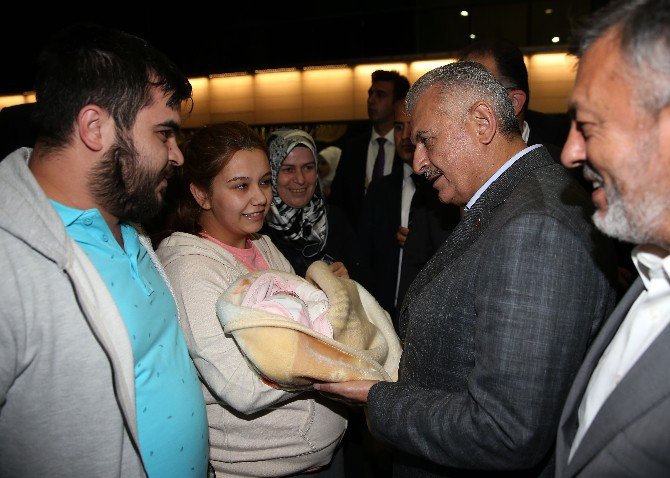 Başbakan Yıldırım Bağcılar’da Bir Hastanede Hasta Ziyaretinde Bulundu