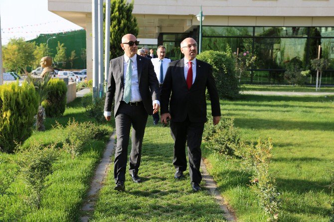 İstanbul Üniversitesinden Hkü’ye Ziyaret