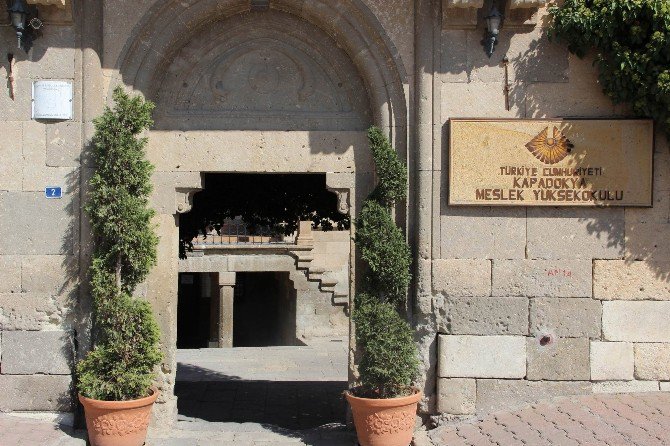 Bu Köyün Nüfusundan Fazla Öğrencisi Var