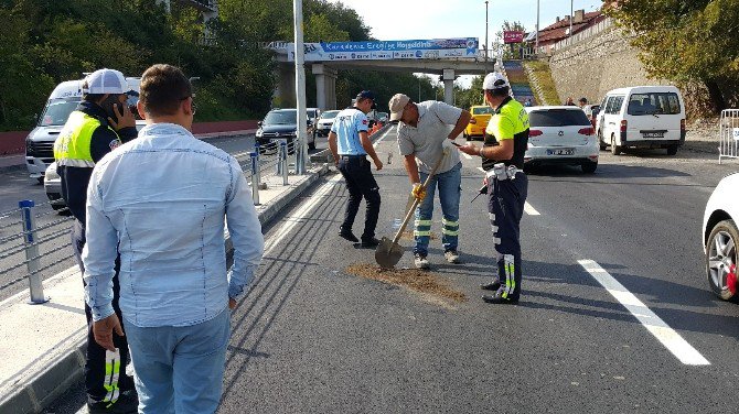 Yol Çalışması Yapan İşçiye Minibüs Çarptı