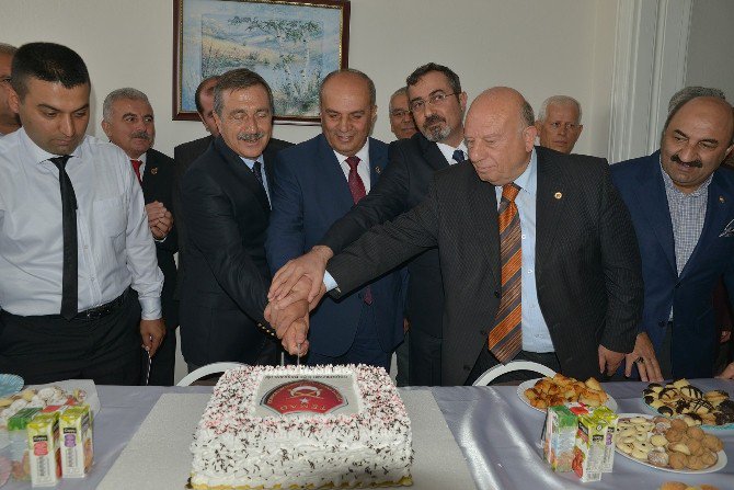 Temad’tan Başkan Ataç’a Teşekkür Plaketi