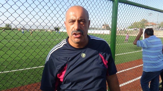 Taraftar Maçı Çöplerin İçinde İzledi