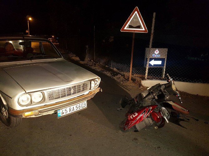 Otomobil Elektrikli Bisikletle Çarpıştı: 2 Yaralı