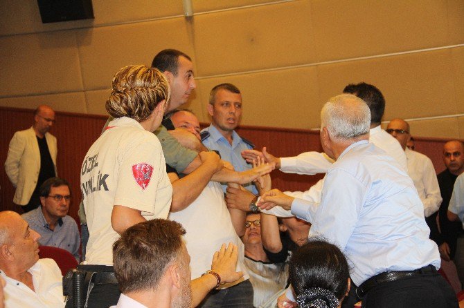 Mersin Büyükşehir Meclisi’nde ‘Akkuyu’ Gerginliği