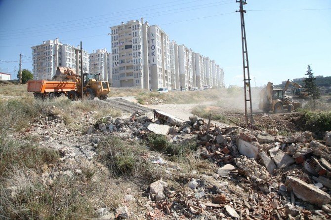 Karapınar’da Molozlar Kaldırılıyor