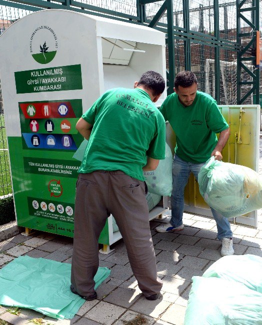 Giysi Kumbaraları Mutluluk Dağıtıyor