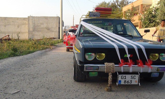 Oğlunun Sünnetinde Klasik Arabalarla Şehir Turu Attırdı