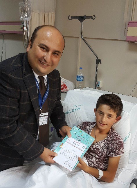 Ameliyat Olan Çocuklara Başhekimden ’Cesur Çocuk Sertifikası’