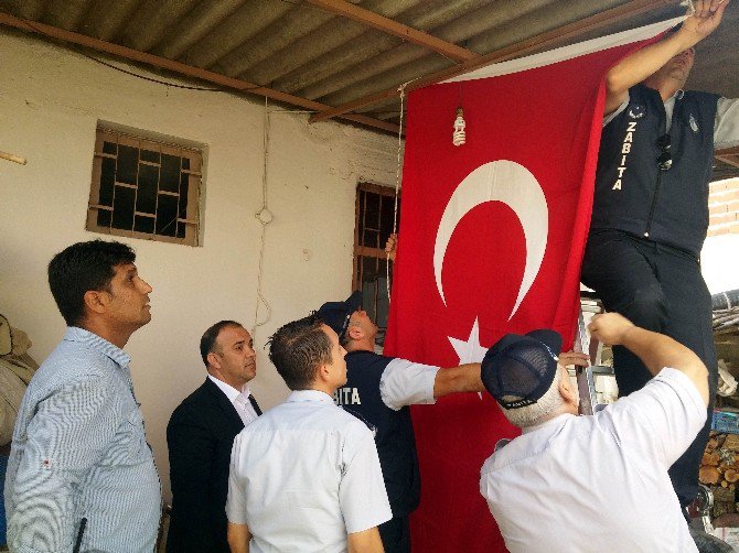 Şehidin Baba Ocağı Bayraklarla Donatıldı