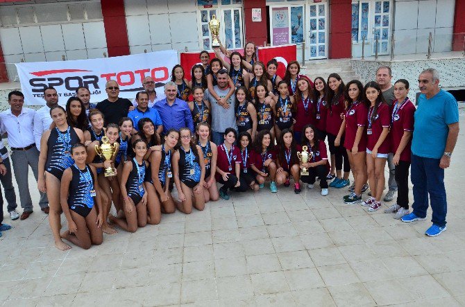 U17 Bayanlar Federasyon Kupası İzmir Esti’nin