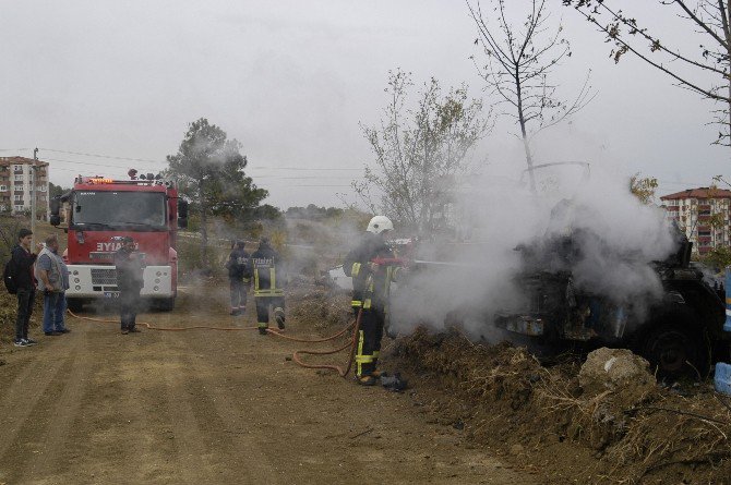 Tinerciler Hacizli Kamyonu Ateşe Verdi