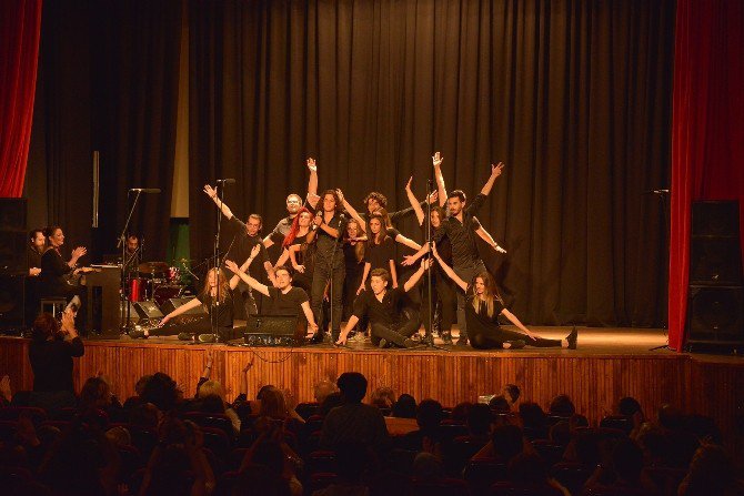 Gençlerden ’90’lar Türkçe Pop Konseri’