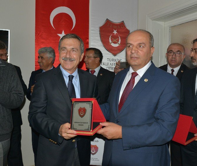 Temad’tan Başkan Ataç’a Teşekkür Plaketi