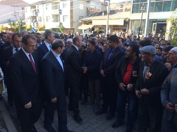 Ak Partili Başkan Yardımcısı Gözyaşları Arasında Toprağa Verildi