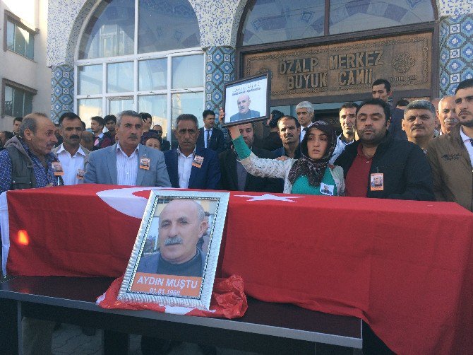 Ak Partili Başkan Yardımcısı Gözyaşları Arasında Toprağa Verildi