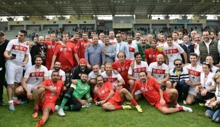 Vos 26 Üyeleri Ünlüler-efsaneler Maçında