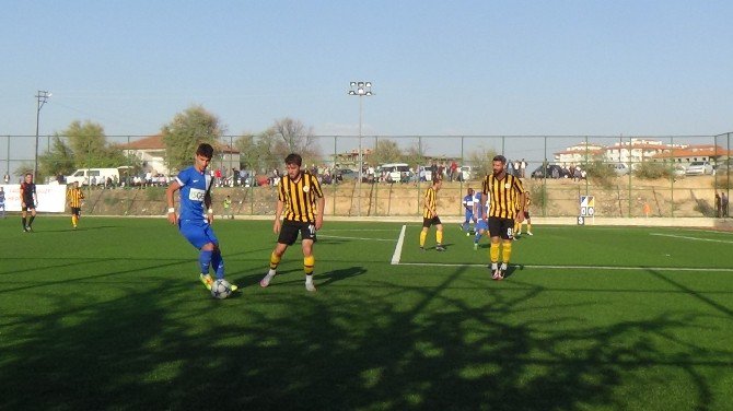 Taraftar Maçı Çöplerin İçinde İzledi