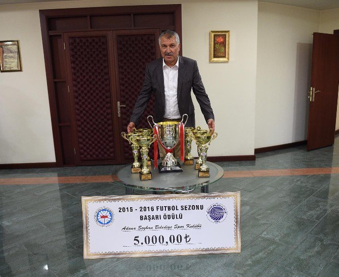 Seyhan Belediyespor Futbolda Sezonu 7 Kupa İle Tamamladı