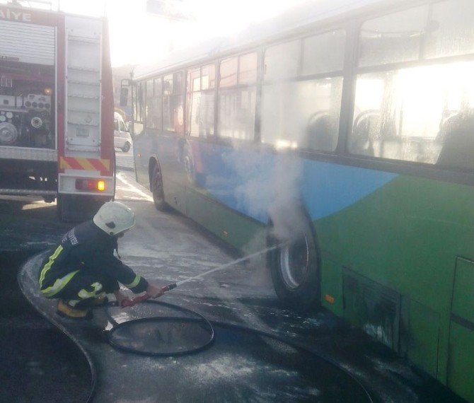 Yolcu Otobüsünde Çıkan Yangın Korkuttu