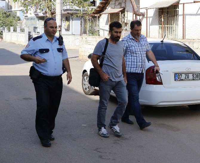 Dut Ağacından Tırmanarak Eve Giren Hırsız, Polisin Beylik Tabancasını Çaldı