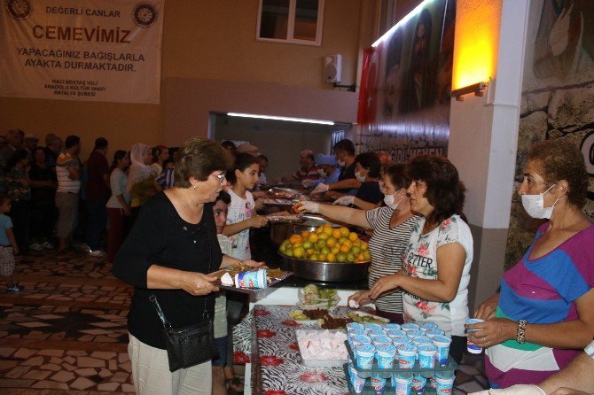 Hdp Eş Genel Başkanı Yüksekdağ, Antalya’da Lokma Dağıtımına Katıldı