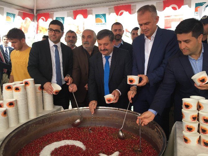 Çekmeköy Belediyesi Vatandaşlara Aşure Dağıttı