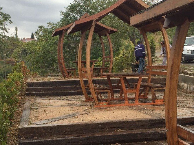 Dilovası’nda Park Ve Bahçeler Yenileniyor