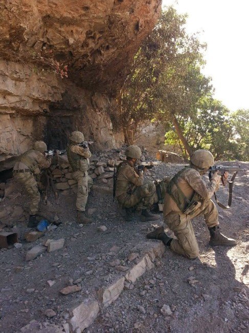 Hakkari Kovan Tepe’de Mağara İçinde Cephanelik Bulundu