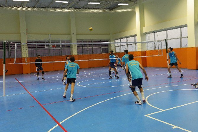 Haliliye Voleybol Takımı Birinci Lige Hazırlanıyor