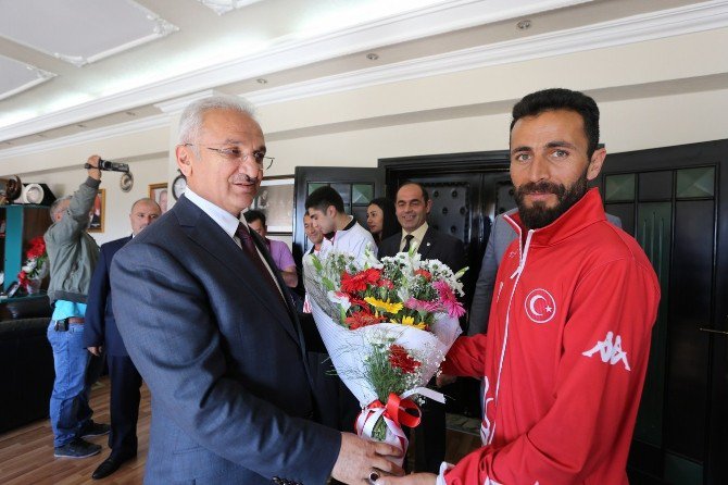 Milli Sporculardan Başkan Başsoy’a Ziyaret