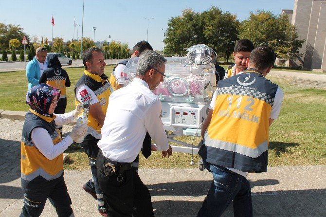 Minik Hatice Ambulans Helikopterle İstanbul’a Sevk Edildi