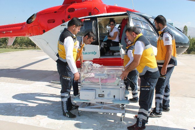 Minik Hatice Ambulans Helikopterle İstanbul’a Sevk Edildi