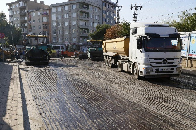 Hastane Caddesinde Sıcak Asfalt Çalışması Başladı