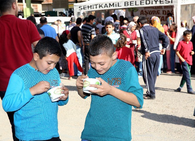 Şehitkamil’de Aşure İkramı Başladı