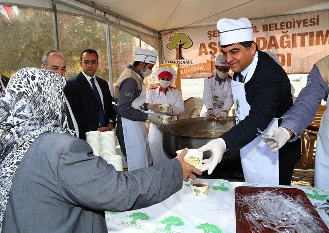 Şehitkamil’de Aşure İkramı Başladı