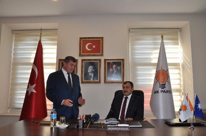 Bakan Eroğlu’ndan Ak Parti Trabzon İl Başkanlığı’na Ziyaret