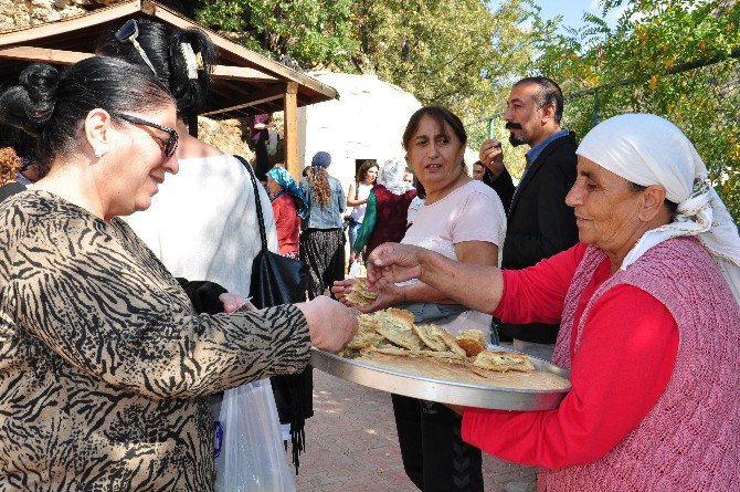 Tunceli’de Kadınlar Yassı Matem’in 10. Günü Nedeniyle Mumlar Yaktı