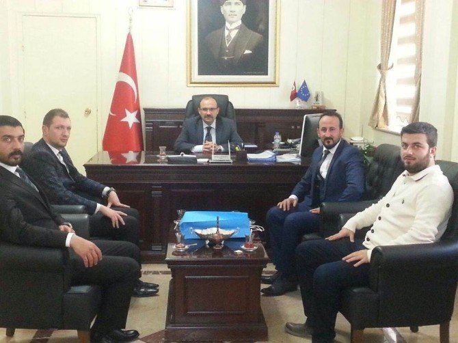 Bayburt Ülkü Ocakları Vali İsmail Ustaoğlu’nu Ziyaret Etti