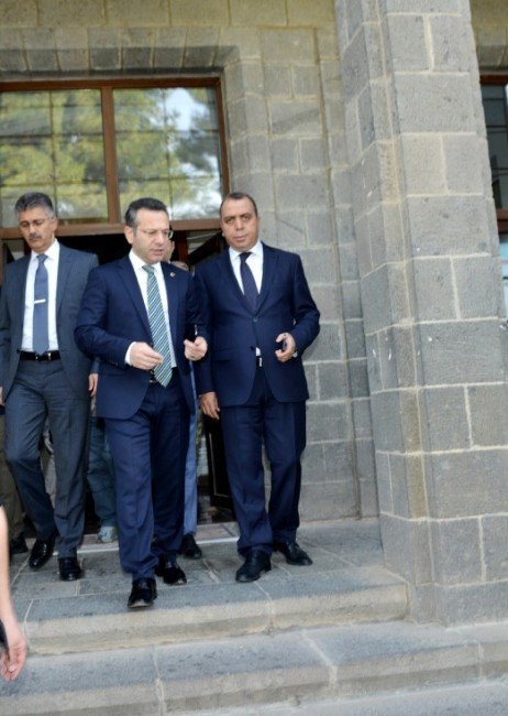 Vali Aksoy Çatışmada Yaralanan Askerleri Ziyaret Etti