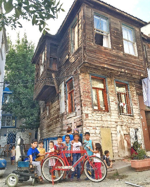 ‘Kırmızı Bisikletim’den Çocuklara Yardım