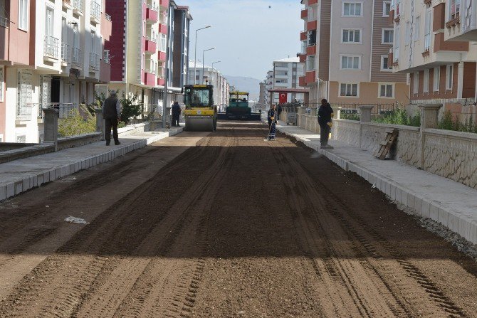 Şükrü Paşa’da Yeni Yollara Asfalt Ve Kaldırım